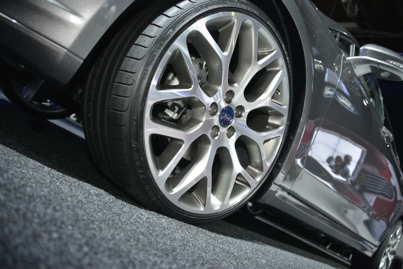 Nowy ford mondeo już w Polsce. Nadmuchiwane pasy i premierowa cena. ZDJĘCIA