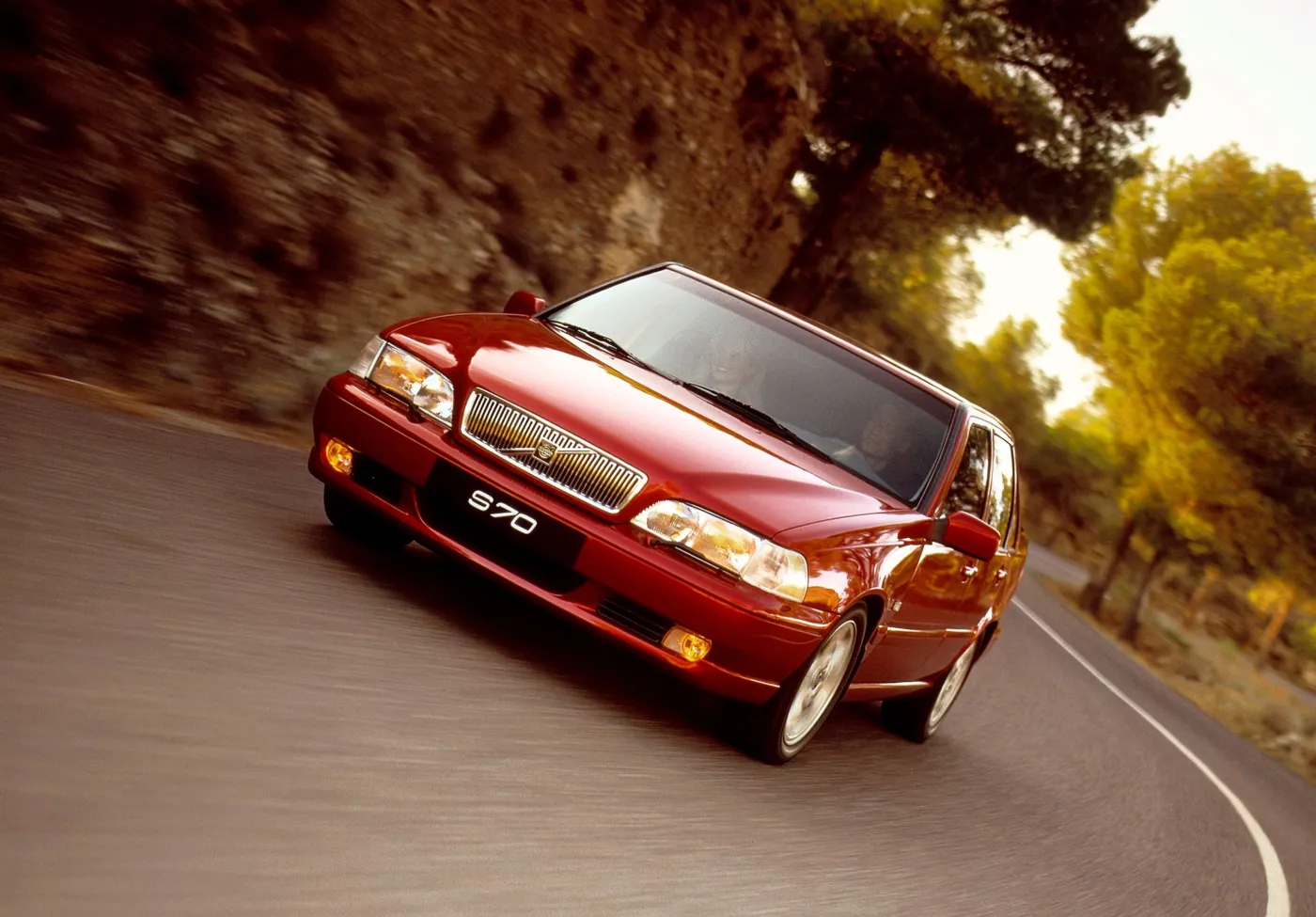6882855-volvo-s70.jpg