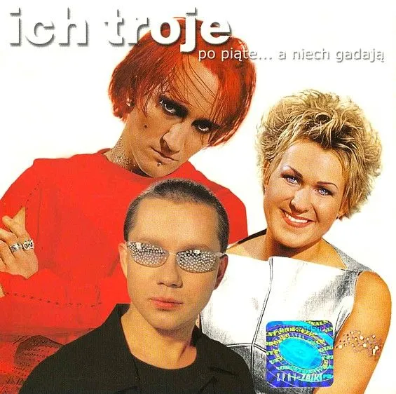 6942468-ich-troje.jpg