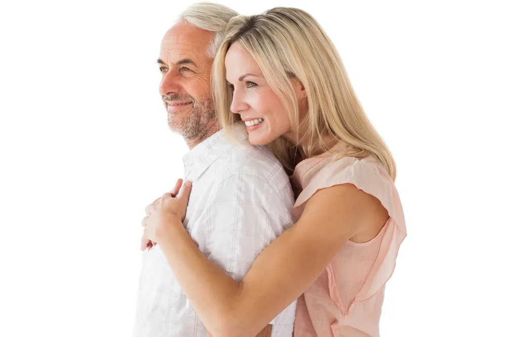 Tego młode kobiety szukają u starszych kochanków. TOP 5