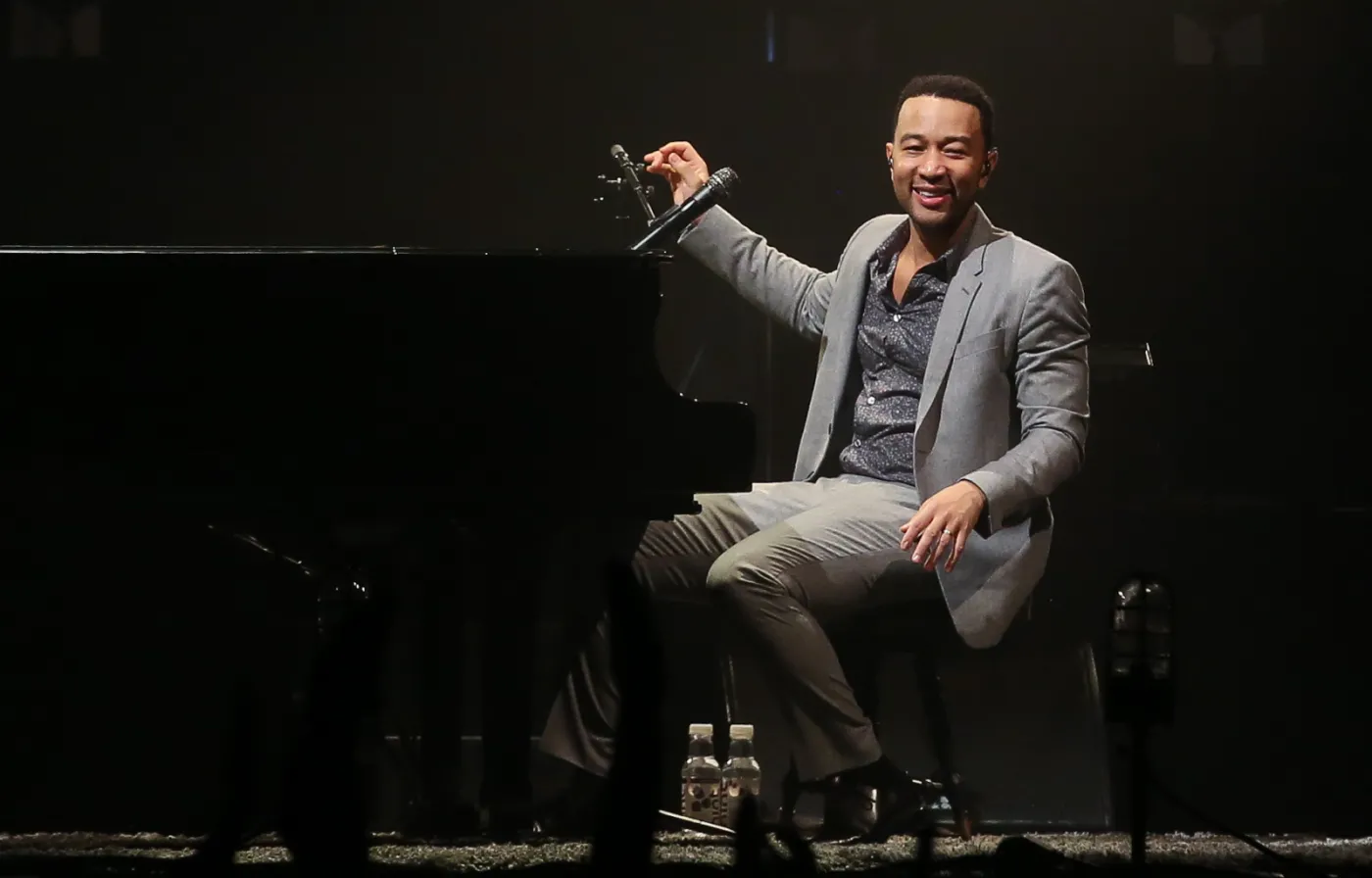 6984372-john-legend.jpg