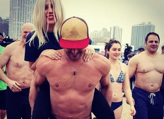 Lady Gaga nie boi się nawet lodowatej wody. Została morsem! [ZDJĘCIA]