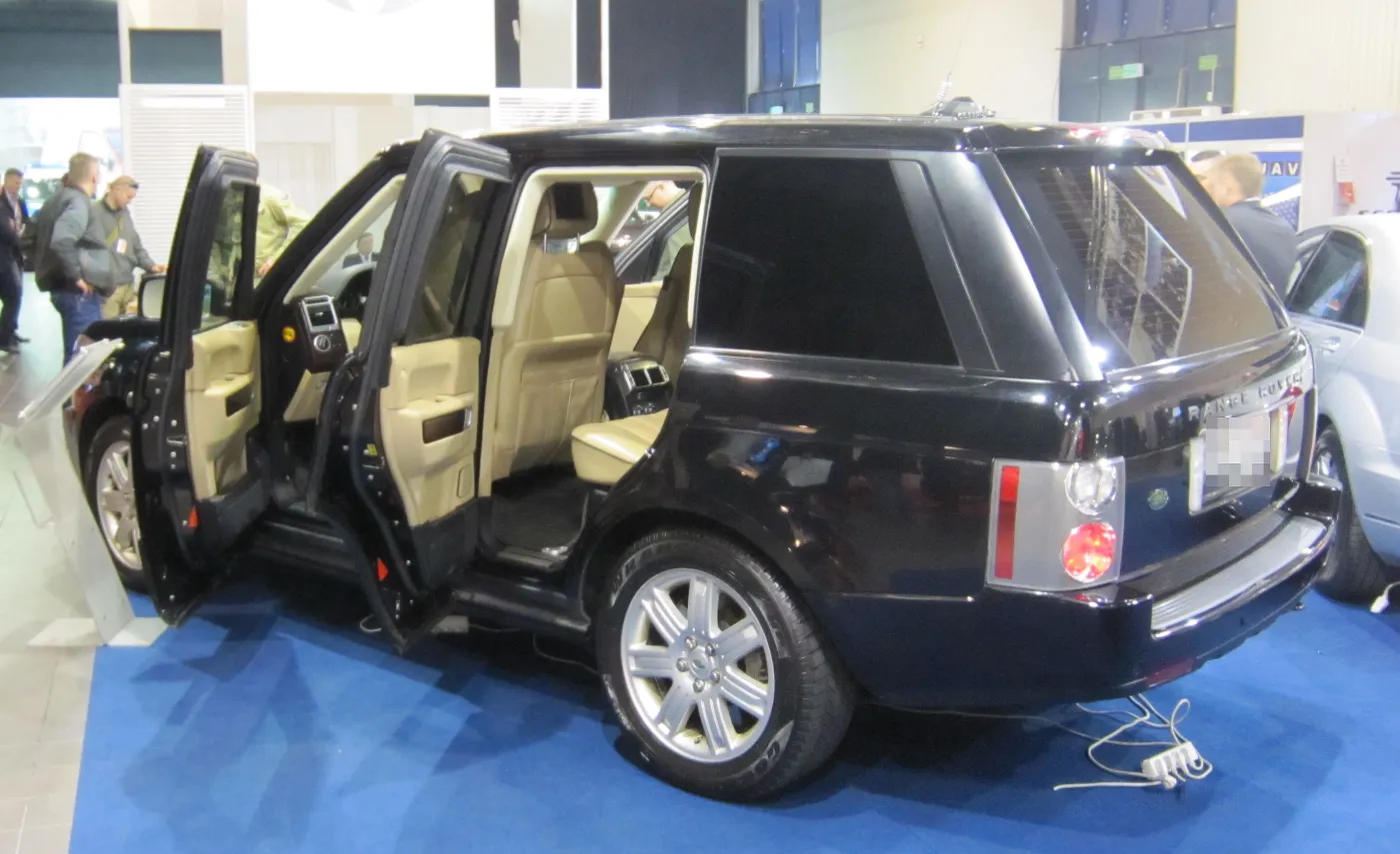 7675511-range-rover.jpg