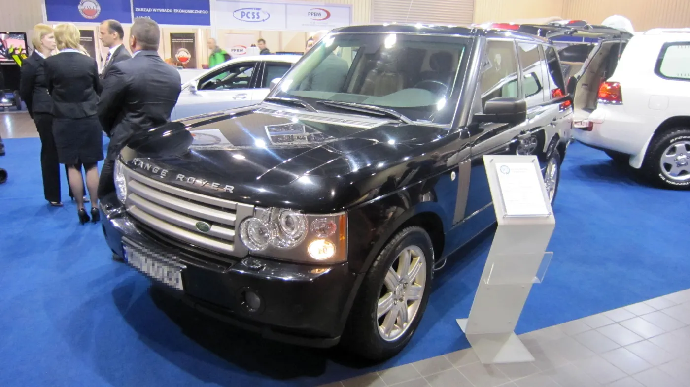 7675105-range-rover.jpg
