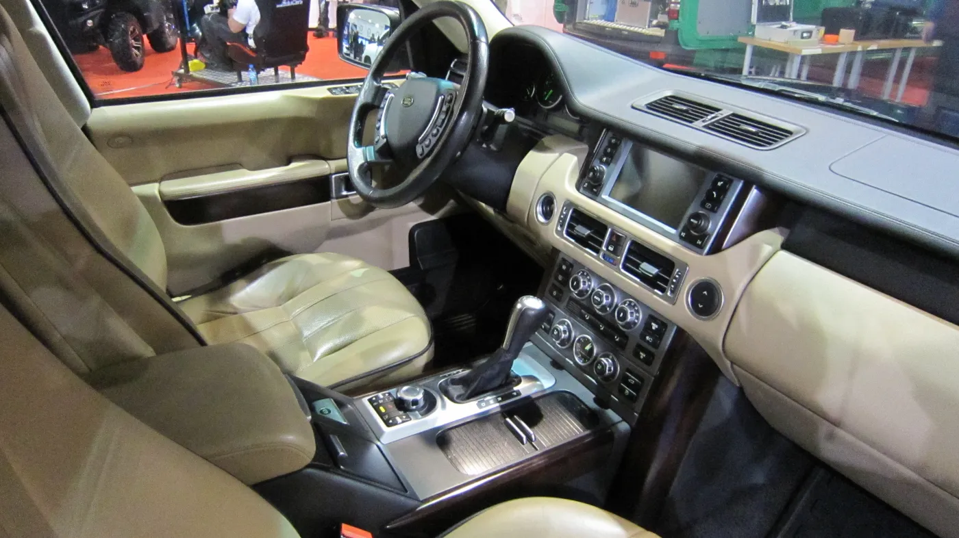 7675163-range-rover.jpg