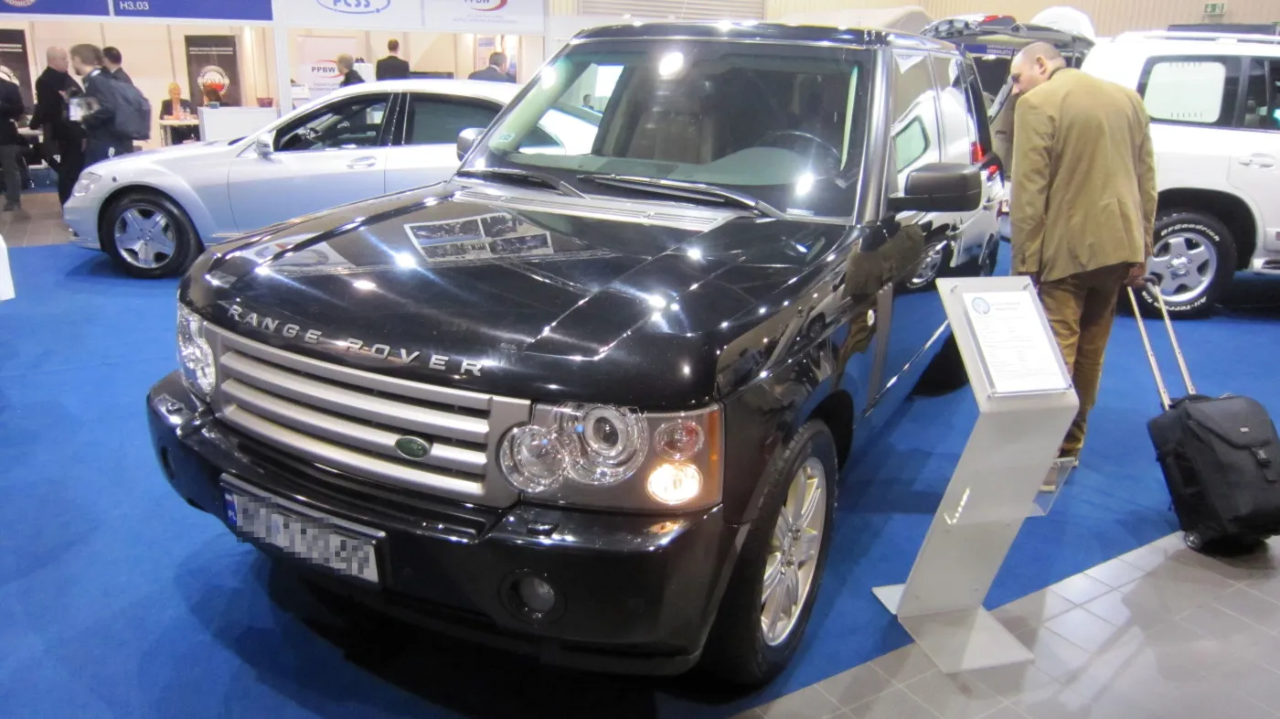 7675279-range-rover.jpg
