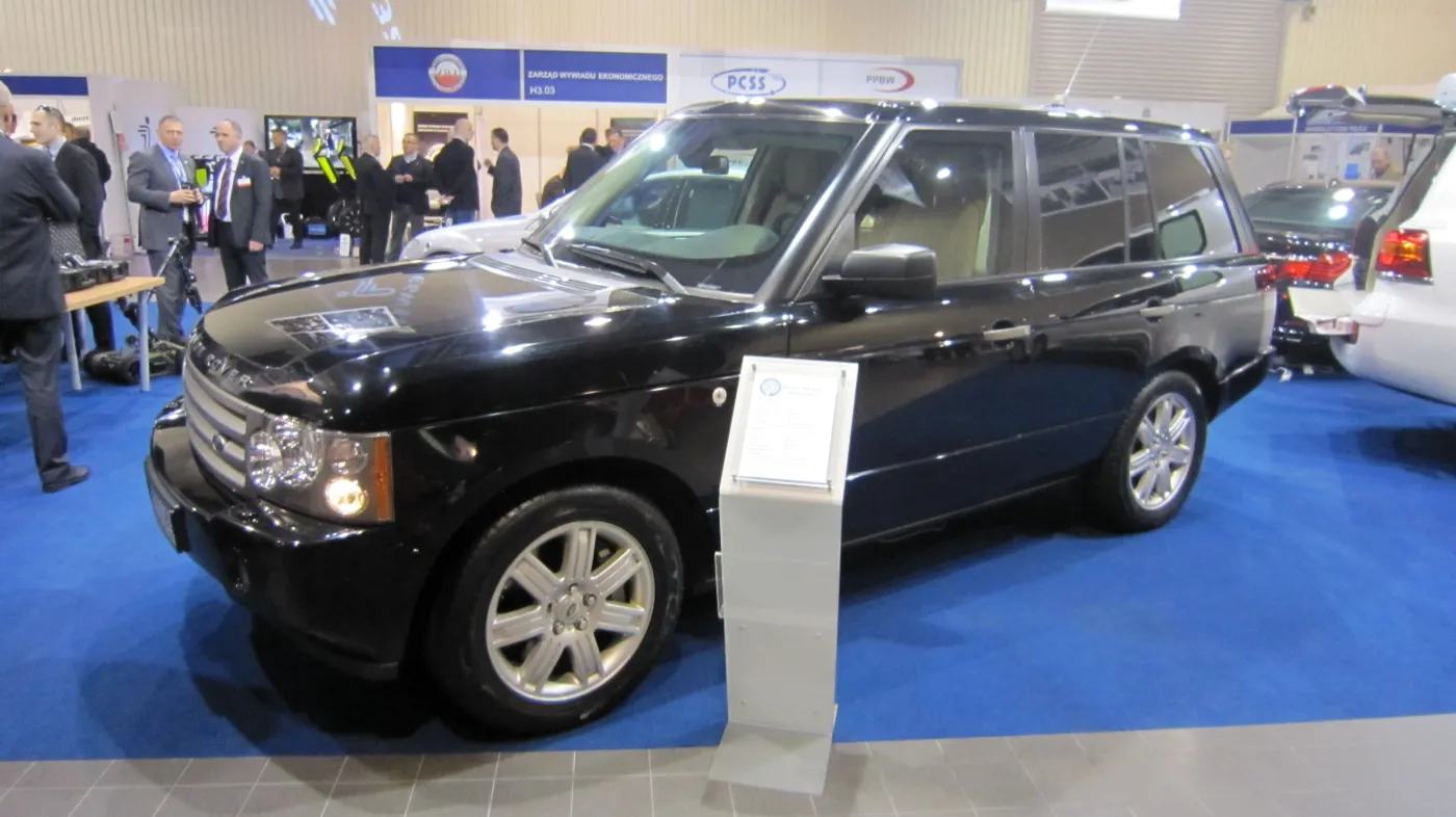 7675337-range-rover.jpg