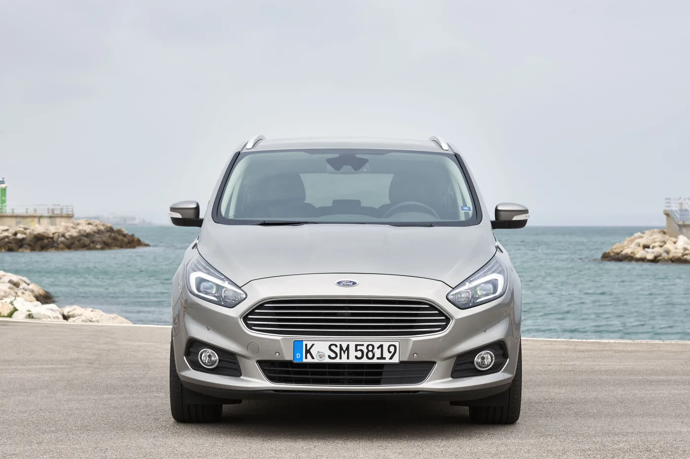 7691571-ford-s-max.jpg