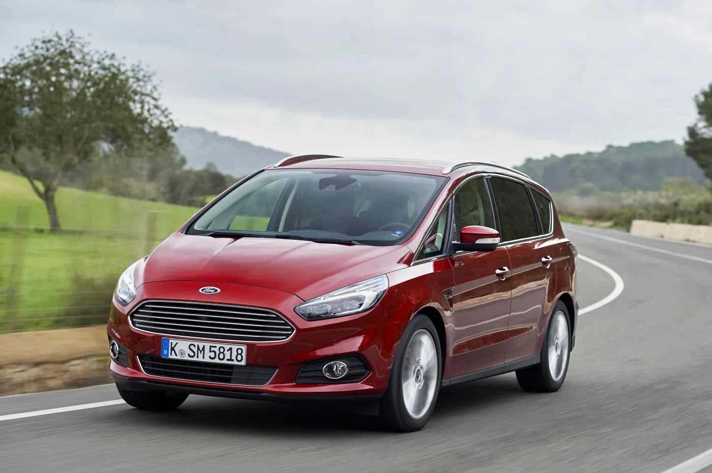 7691600-ford-s-max.jpg