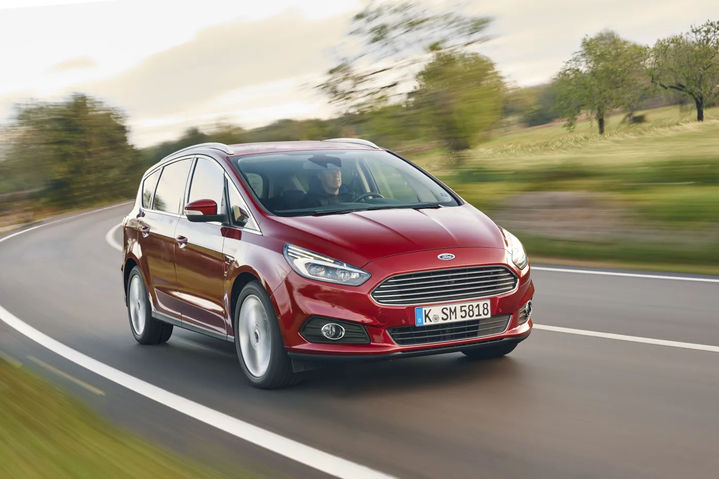 7691658-ford-s-max.jpg