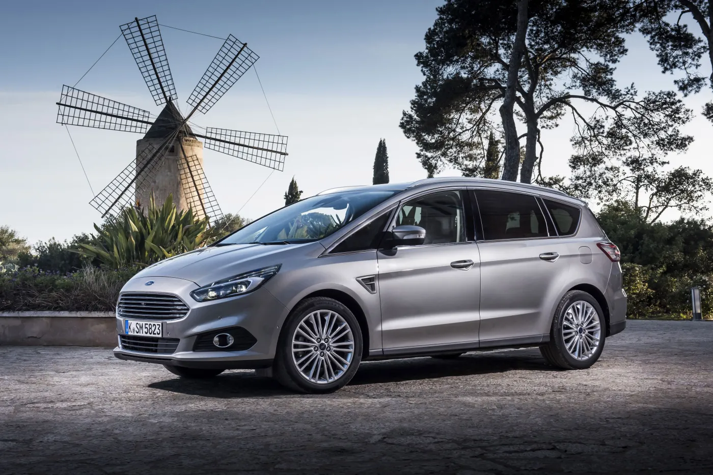 7691889-ford-s-max.jpg
