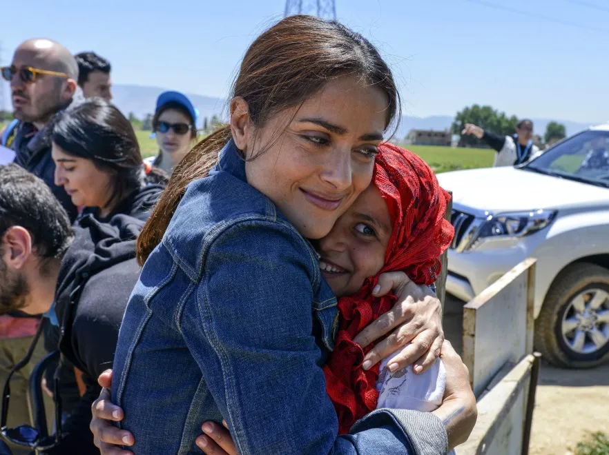 Tylko nieliczne tak mają! 49-letnia Salma Hayek piękna bez makijażu