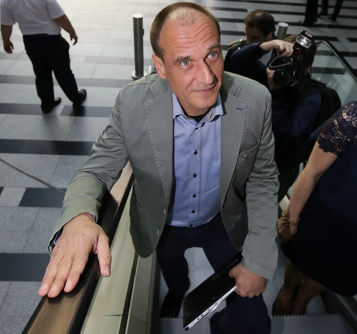 Paweł Kukiz przerywa kampanię! "Muszę jechać do mojego ojca"