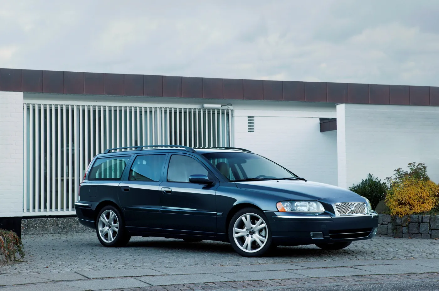 7745120-volvo-v70.jpg