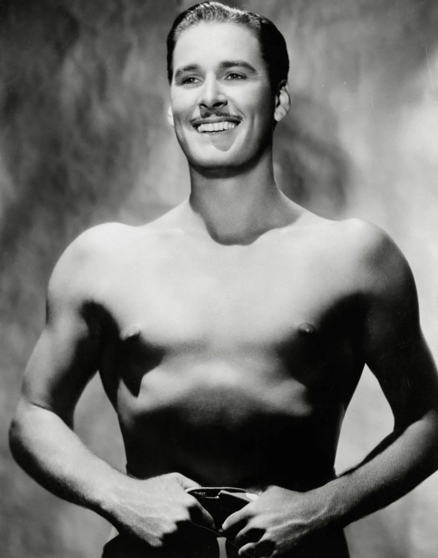 7747161-errol-flynn.jpg