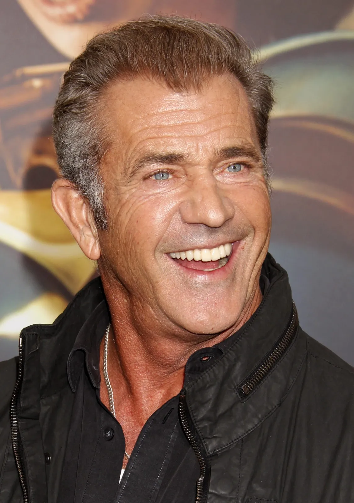 Mel Gibson wbił się na premierę "Mad Max: Na drodze gniewu" i robił za gwiazdę [ZDJĘCIA]