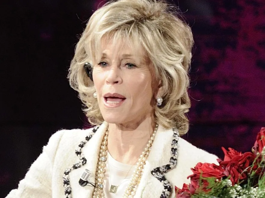 Skóra ledwo daje radę. Naciagnięta do granic możliwości Jane Fonda