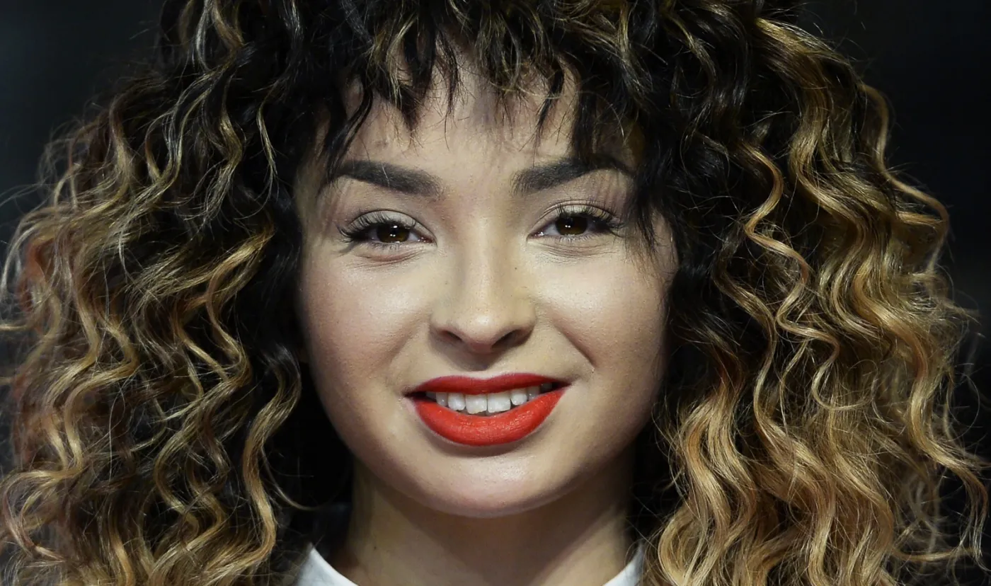 7353503-ella-eyre.jpg