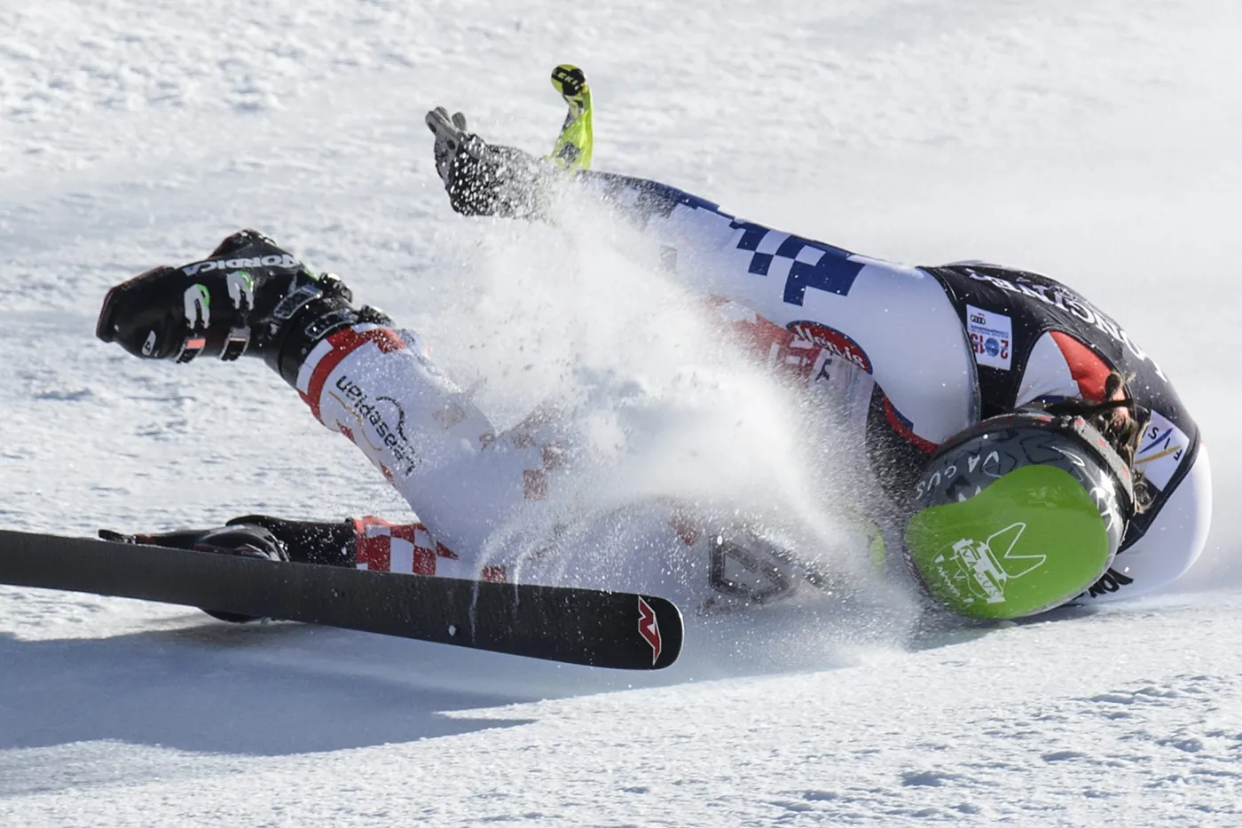 Koszmarny upadek na alpejskich MŚ w Beaver Creek. Ondrej Bank opuścił trasę na noszach. ZDJĘCIA