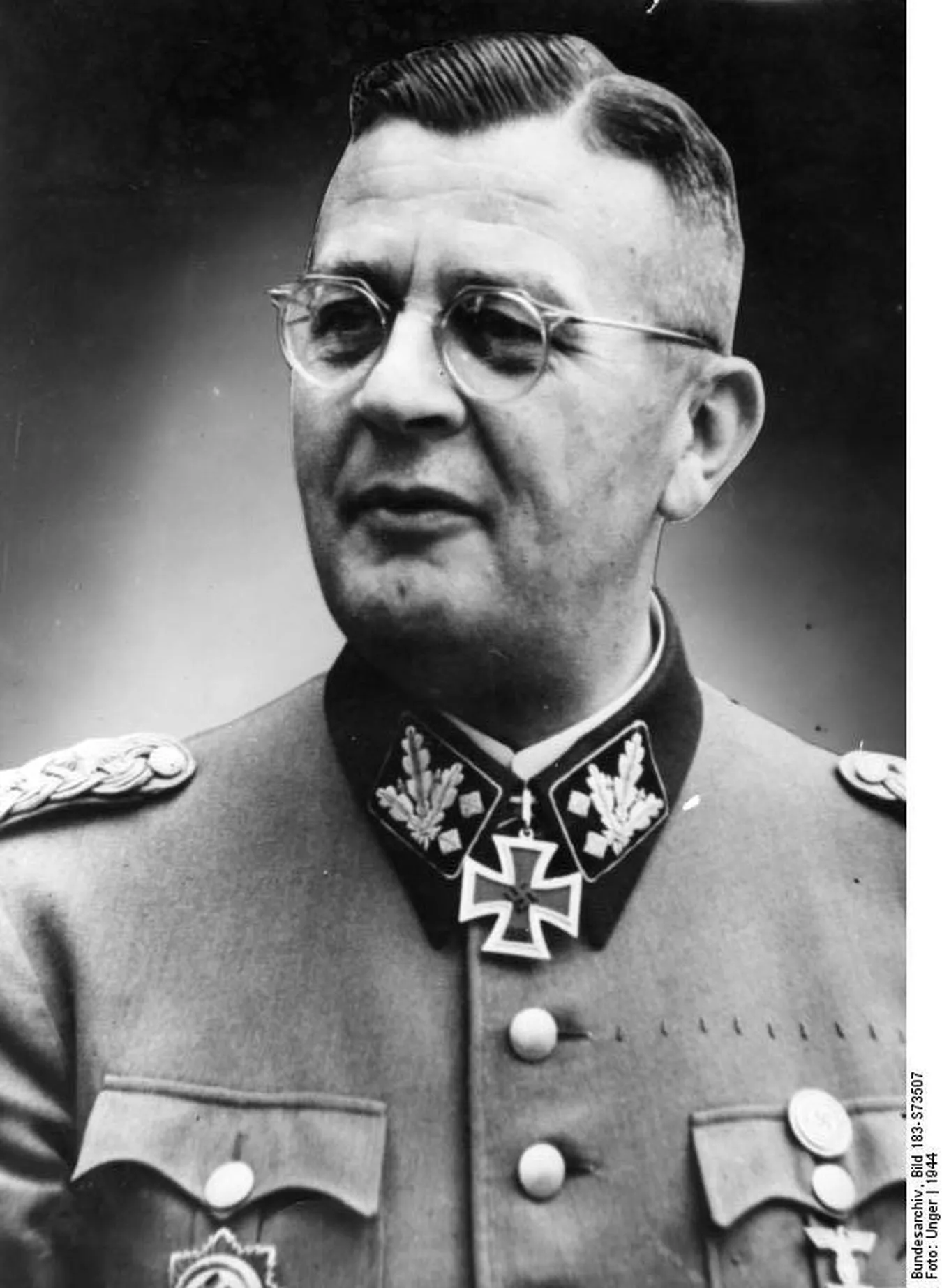 6625925-kaci-warszawy-erich-von-dem-bach-zelewski.jpg