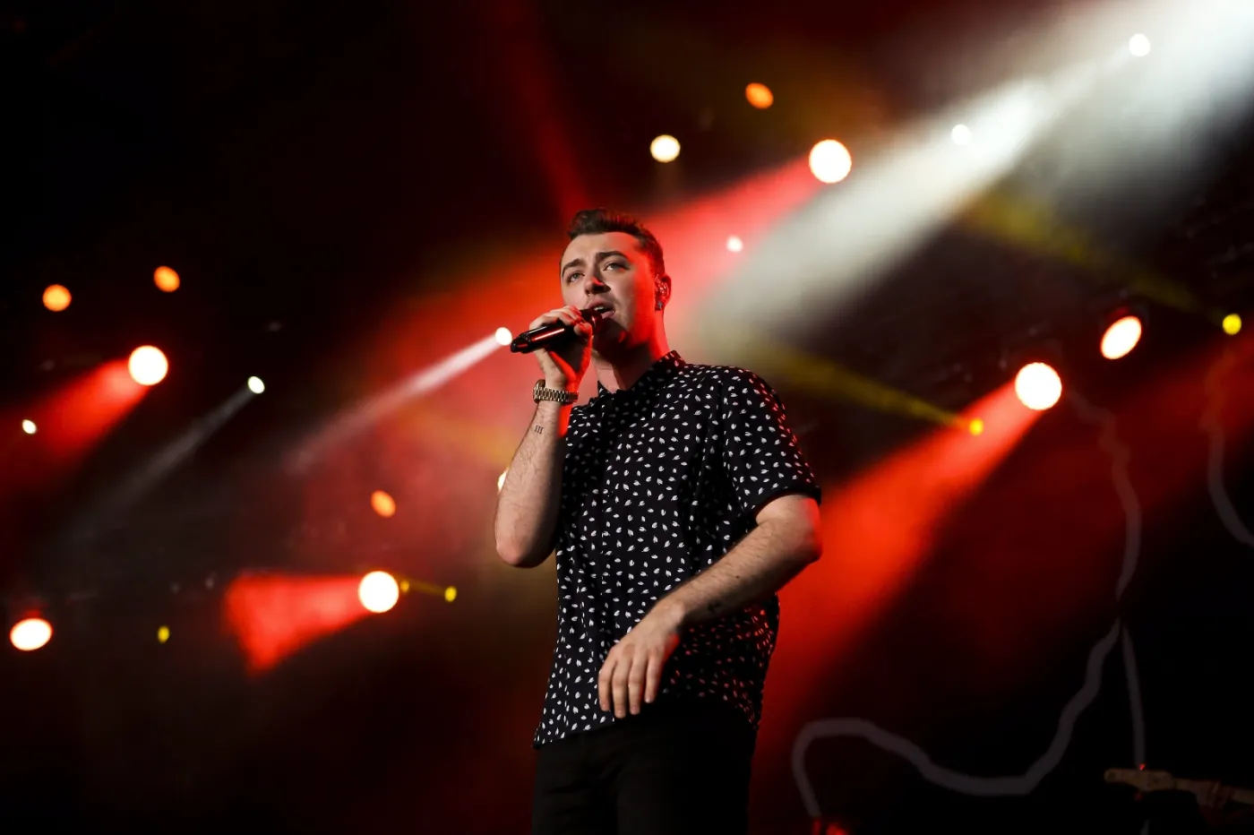 Sam Smith i dziewczyna z tatuażem. I to nie jednym