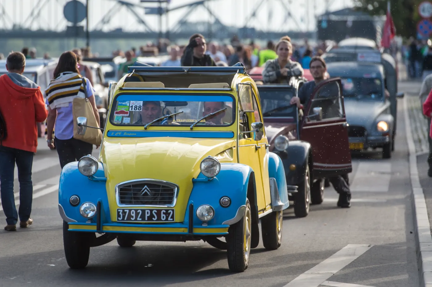 8043931-citroen-2cv.jpg