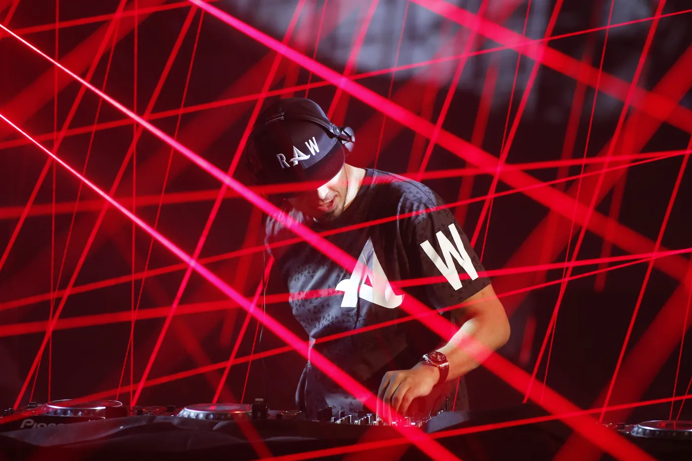 5618849-dj-afrojack.jpg