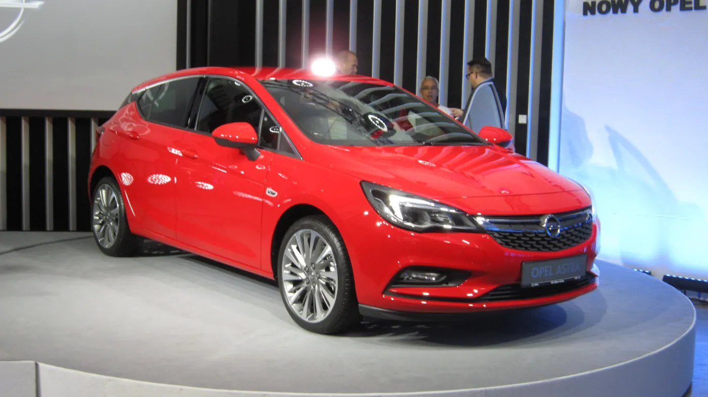 8155953-opel-astra.jpg