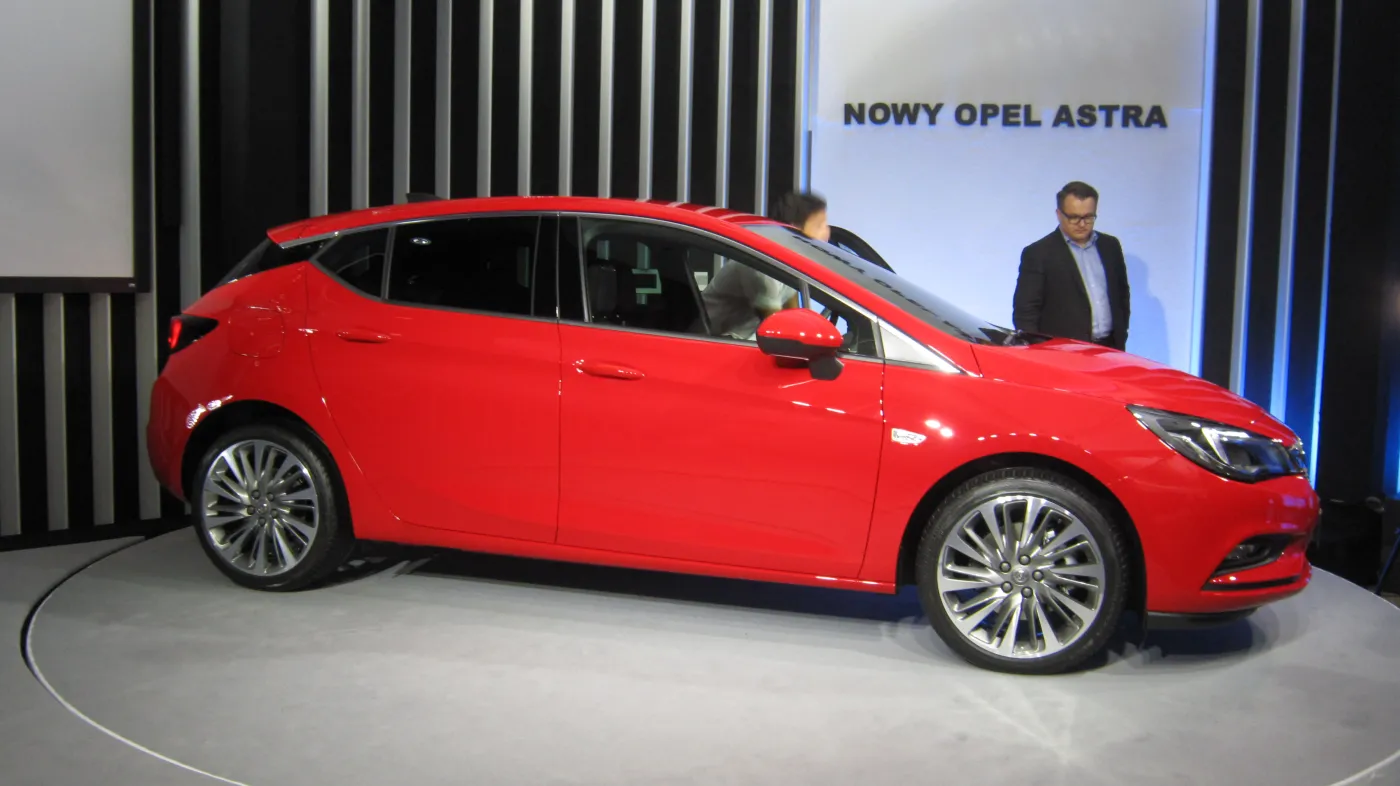 8156015-opel-astra.jpg