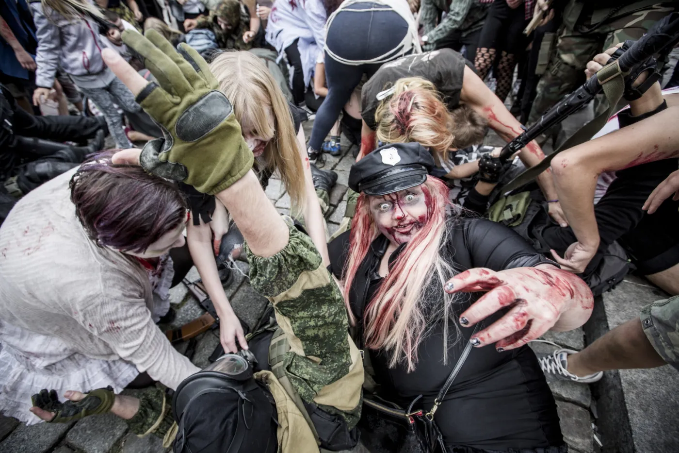 8173313-zombiewalk.jpg