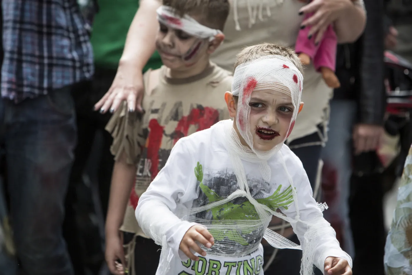 8173375-zombiewalk.jpg