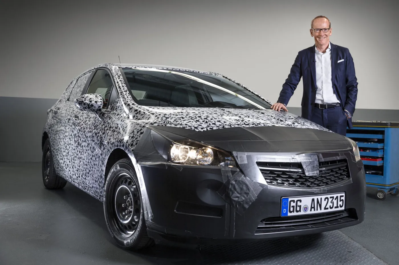 7734857-opel-astra.jpg