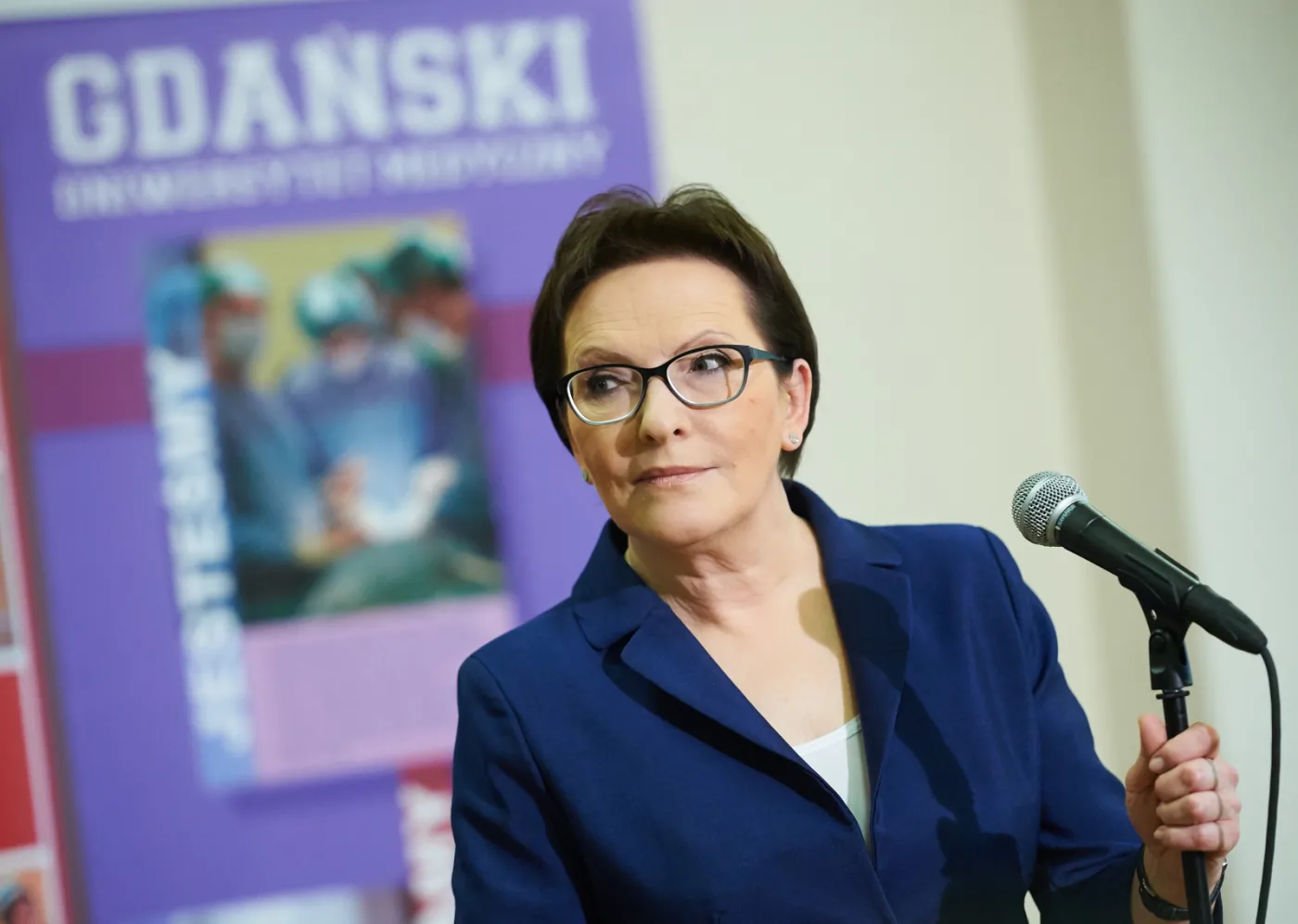 Notowania rządu i prezydenta lecą w dół. SONDAŻ