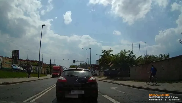 Tir taranuje samochody w Krakowie. Wideo świadka karambolu