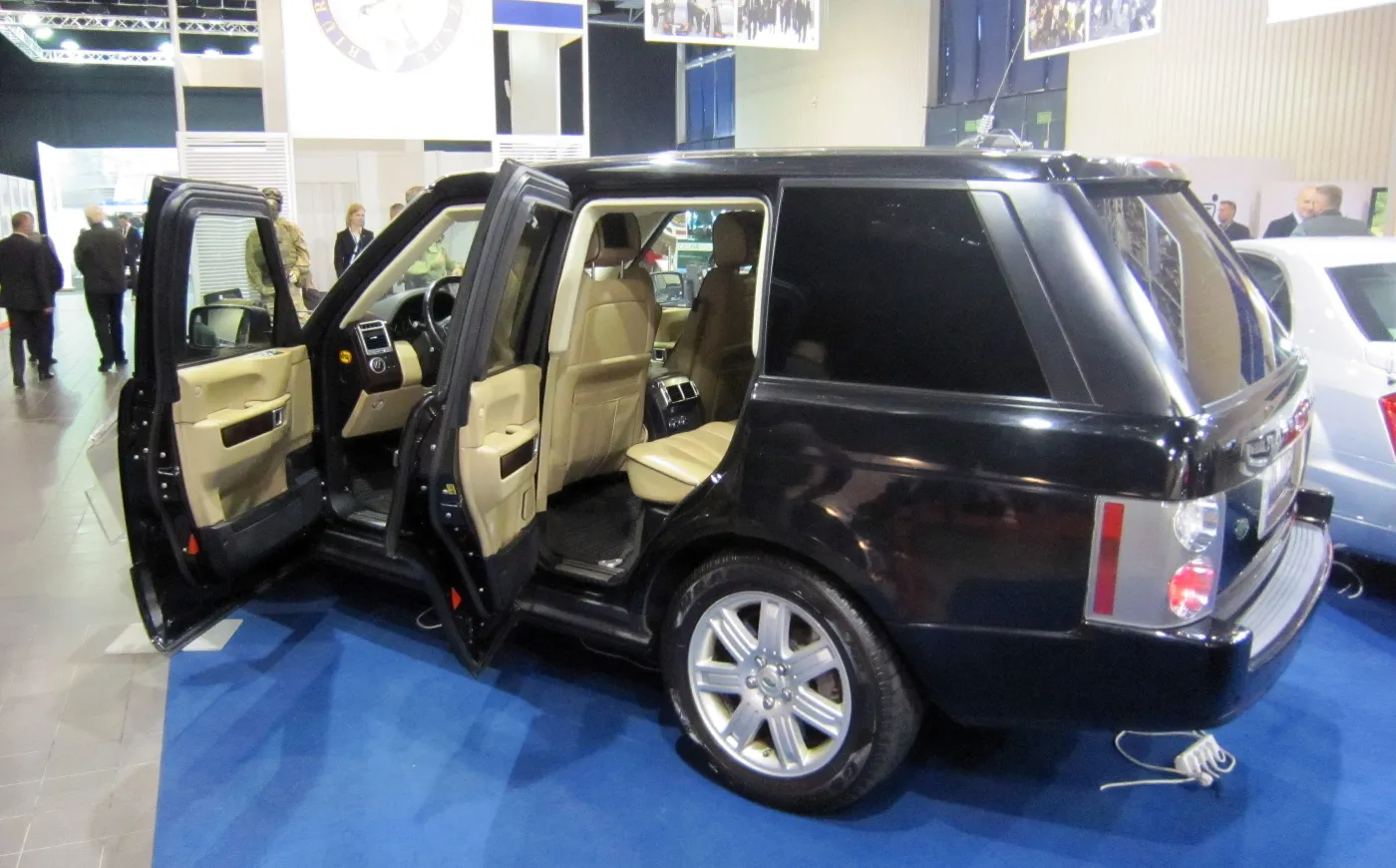7675424-range-rover.jpg