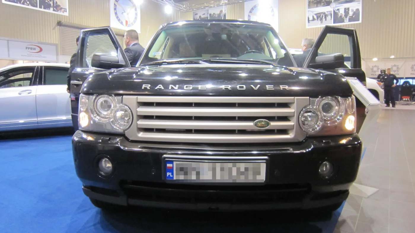 7675482-range-rover.jpg