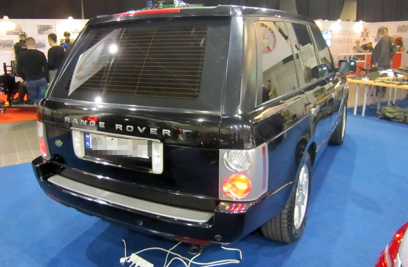 7675076-range-rover.jpg
