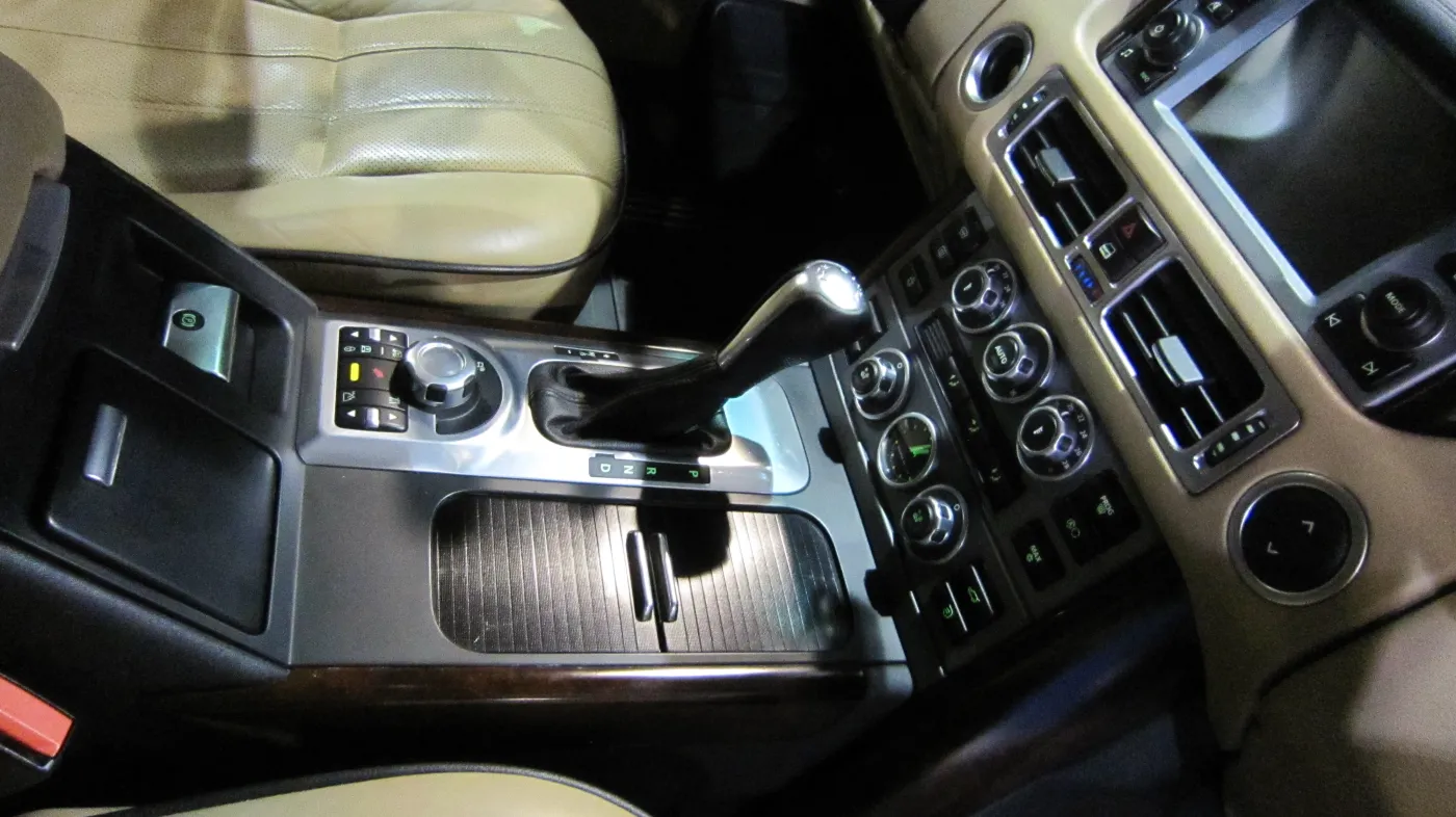7675192-range-rover.jpg