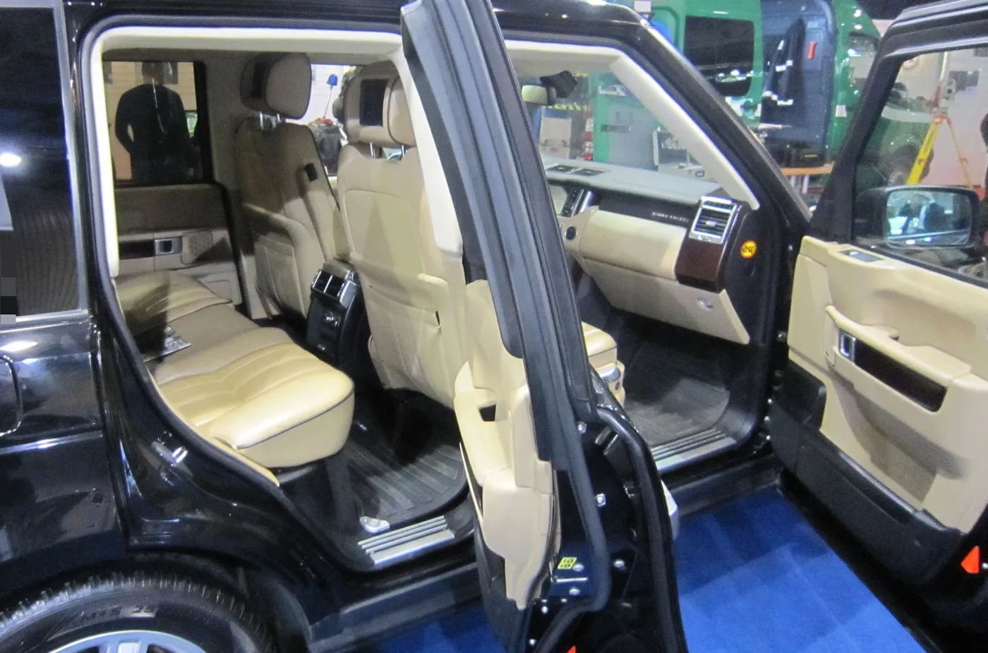 7675250-range-rover.jpg