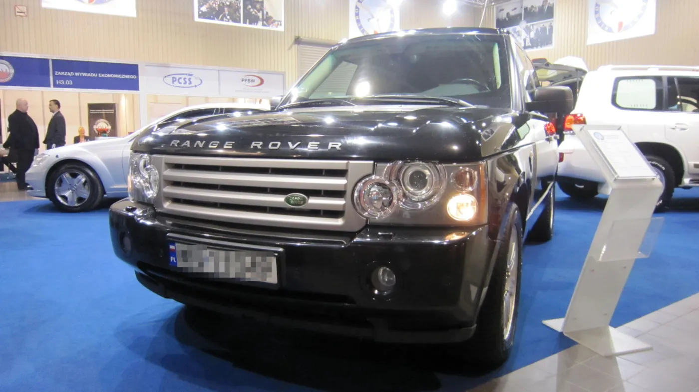 7675308-range-rover.jpg