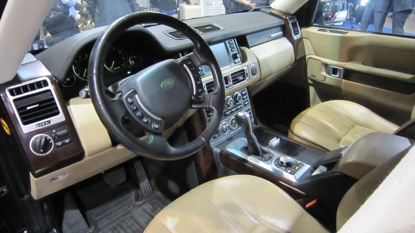 7675366-range-rover.jpg