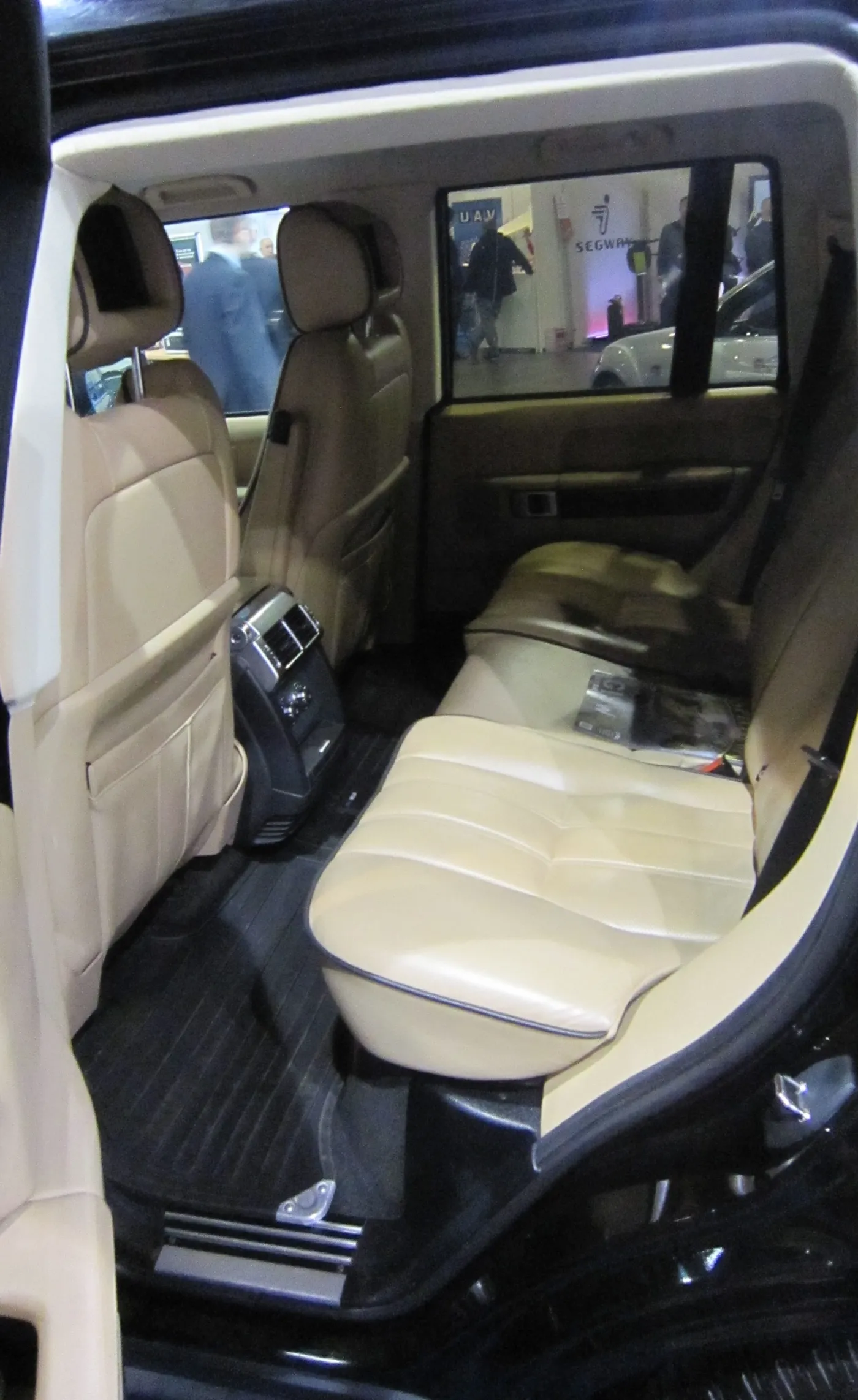 7675395-range-rover.jpg