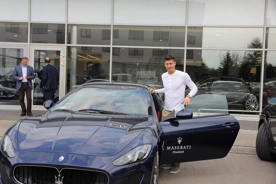 7857986-robert-lewandowski-i-maserati-granturismo.jpg