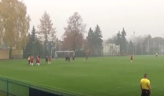 Skandal na meczu w polskiej lidze. Sędzia prowadził spotkanie pod wpływem alkoholu. WIDEO