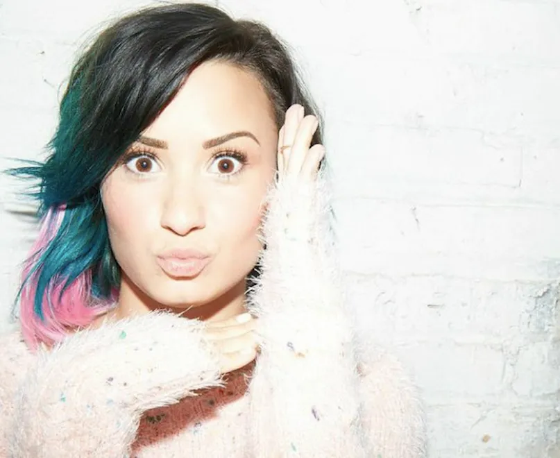 Demi Lovato śpiewa "Hello". Jest lepsza od Adele?