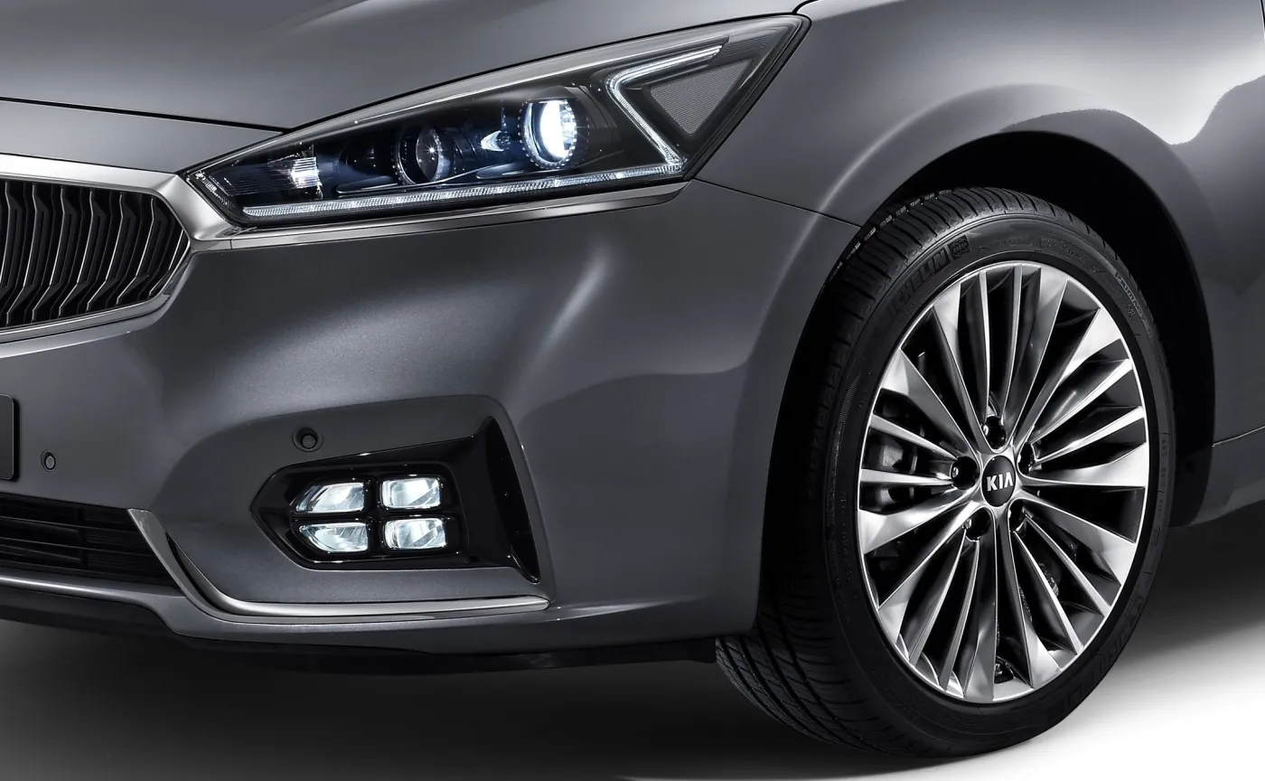 Nie uwierzysz, że to nowa Kia! Wielka trójka pod ścianą! Mamy pierwsze zdjęcia