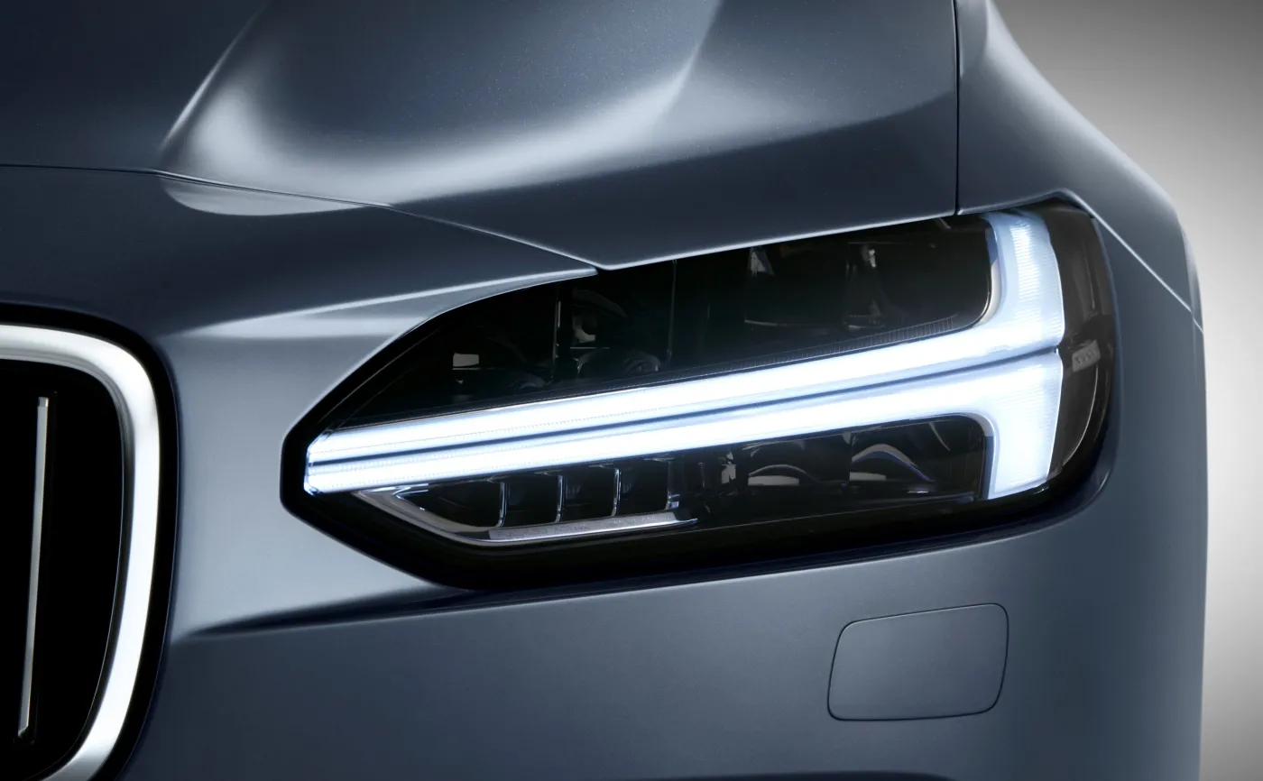 Volvo S90 bez tajemnic. Nowa limuzyna napędem i nowinkami nokautuje rywali. ZDJĘCIA