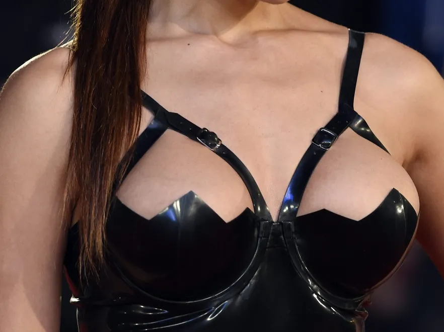 Najgorszy strój z czerwonego dywanu w historii? Ona zdobyłaby ten tytuł!