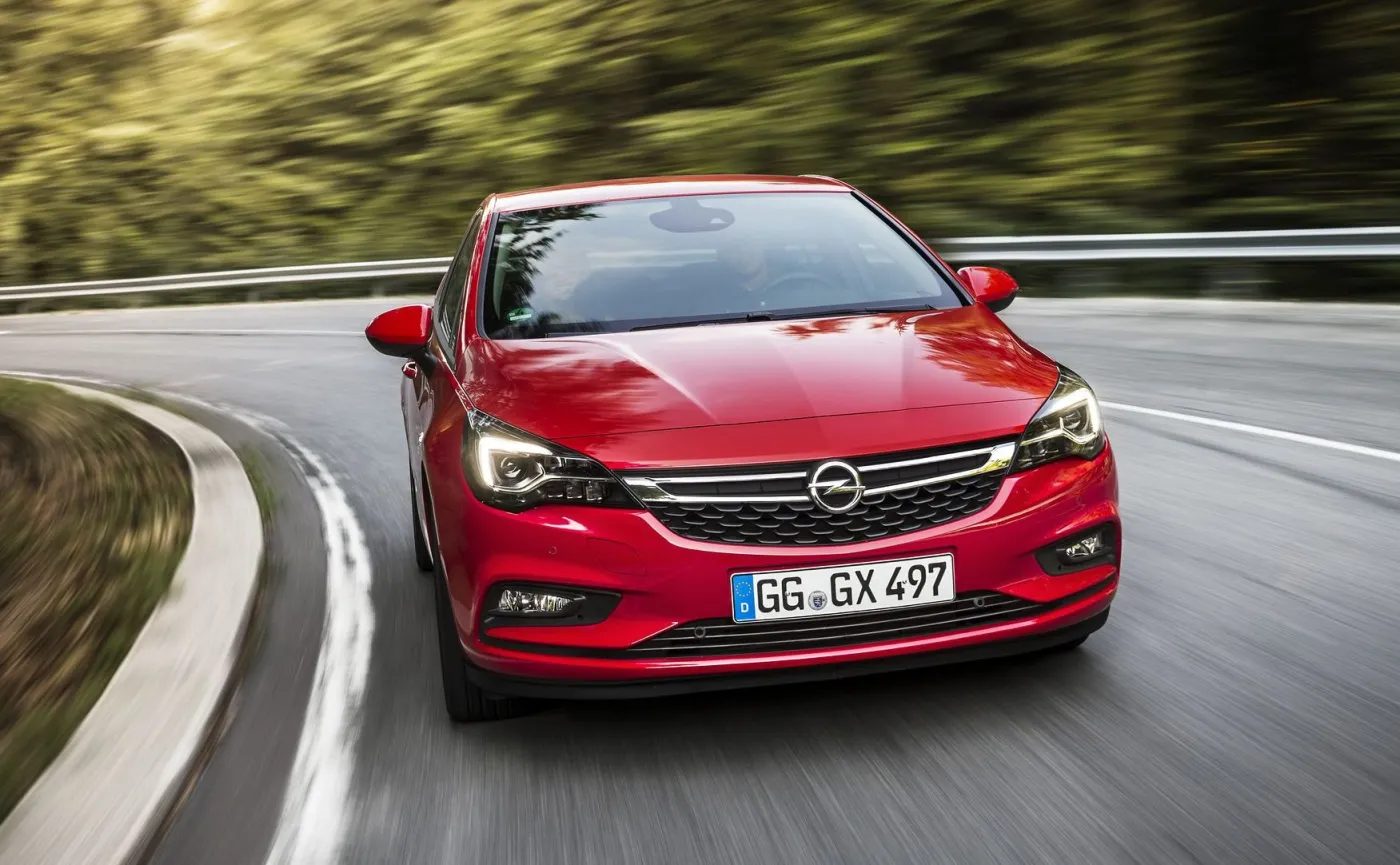 8553205-opel-astra.jpg