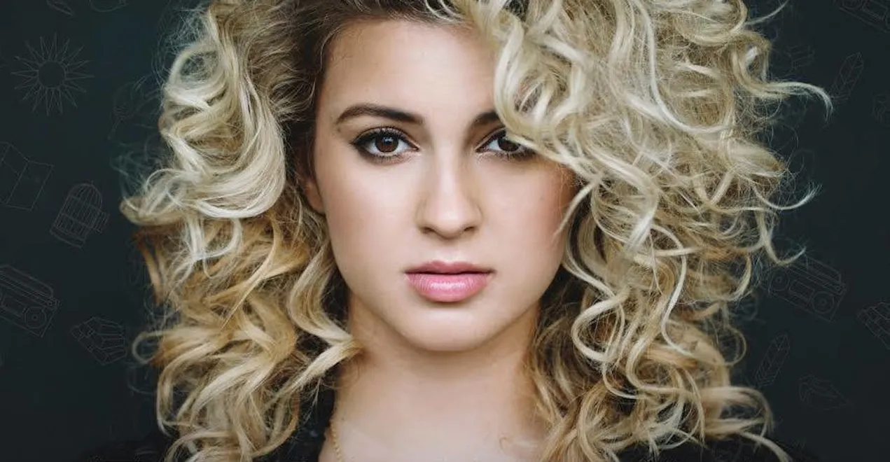 8579567-tori-kelly.jpg